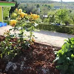 펜션 Garden House 사밀