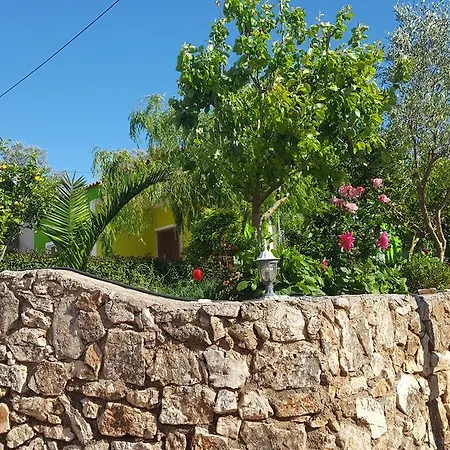 Garden House * Ksamil