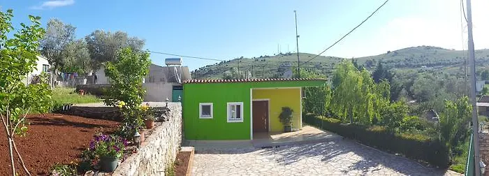 Dom wakacyjny Garden House *